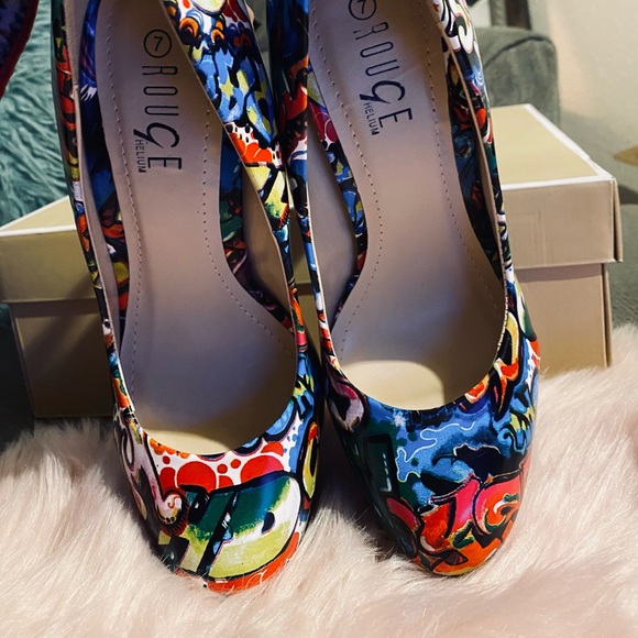 Gorgeous heels - Picture 2 of 4